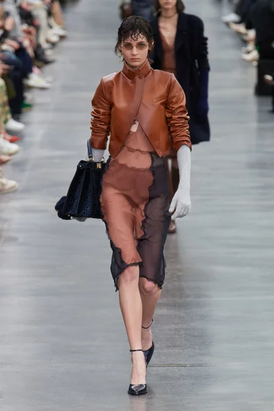 Look 29